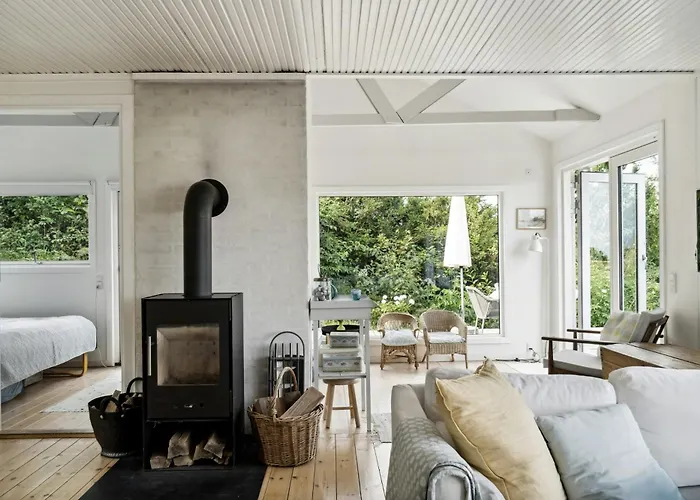 Dom wakacyjny Sunset Over Sejero Bay From House *